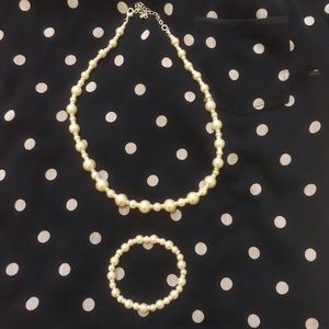 BRAND NEW PERFECT GIFT: pearls✨